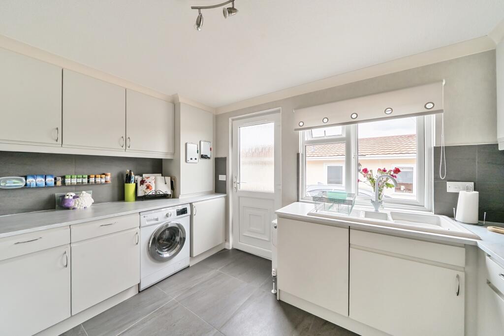 PONT PENTRE PARK KITCHEN 2