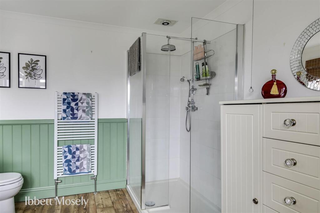 19 First floor Bathroom.jpg