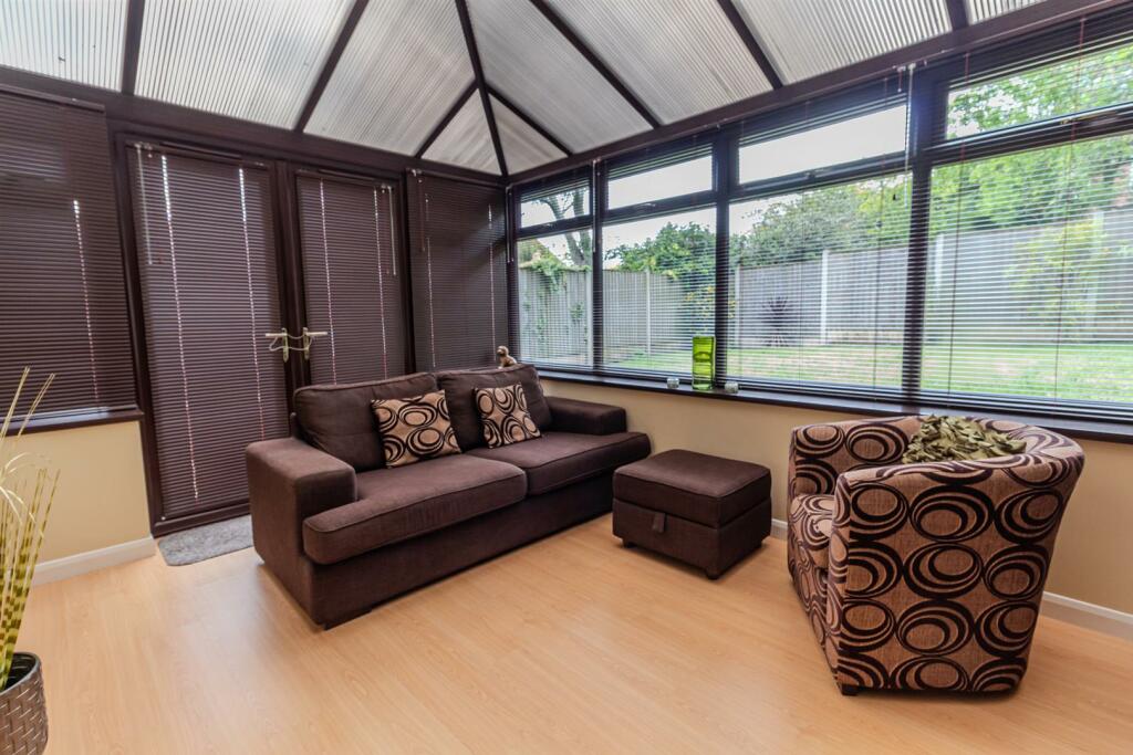 11, Ganton Close Nottingham, NG3 3ET