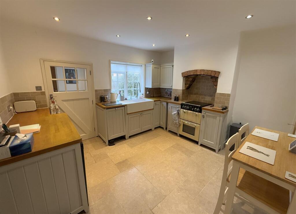 Kitchen A.JPG