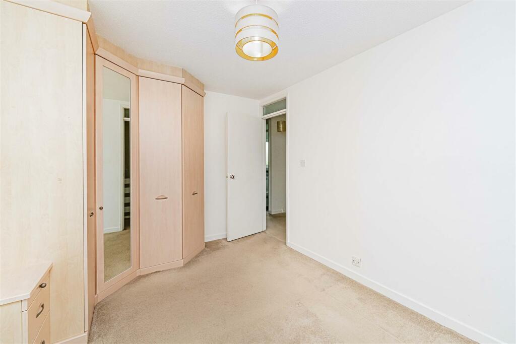 8 Crofters Close, Isleworth TW7 7PH-LOW RES-27.jpg