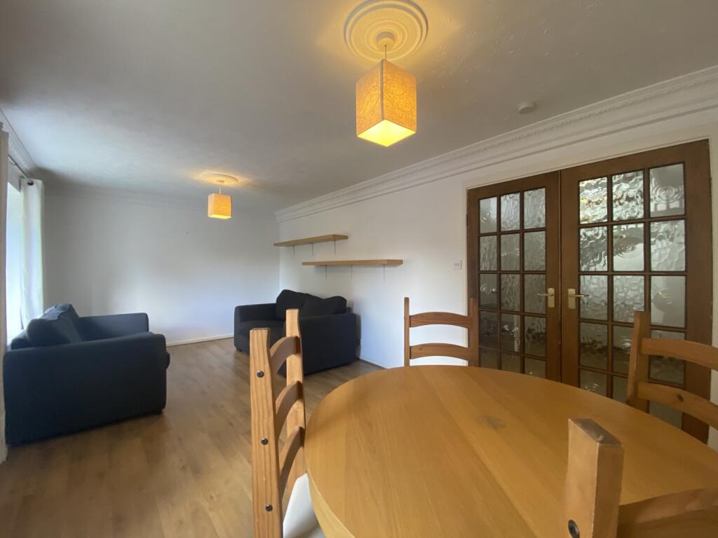 Lounge / Dining Area