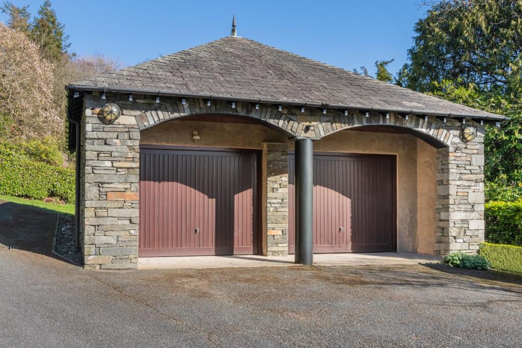 Detached Garage