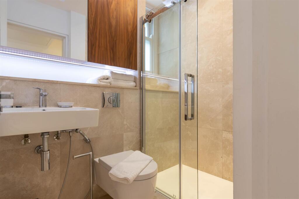 bathroom (1 of 1).jpg