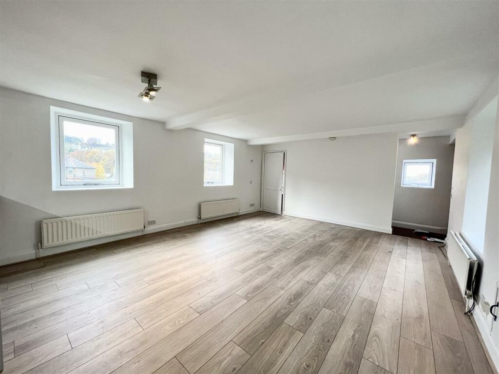 OPEN PLAN LIVING/DINING KITCHEN