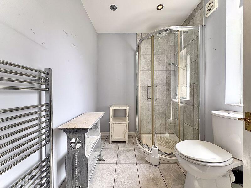 SHOWER ROOM