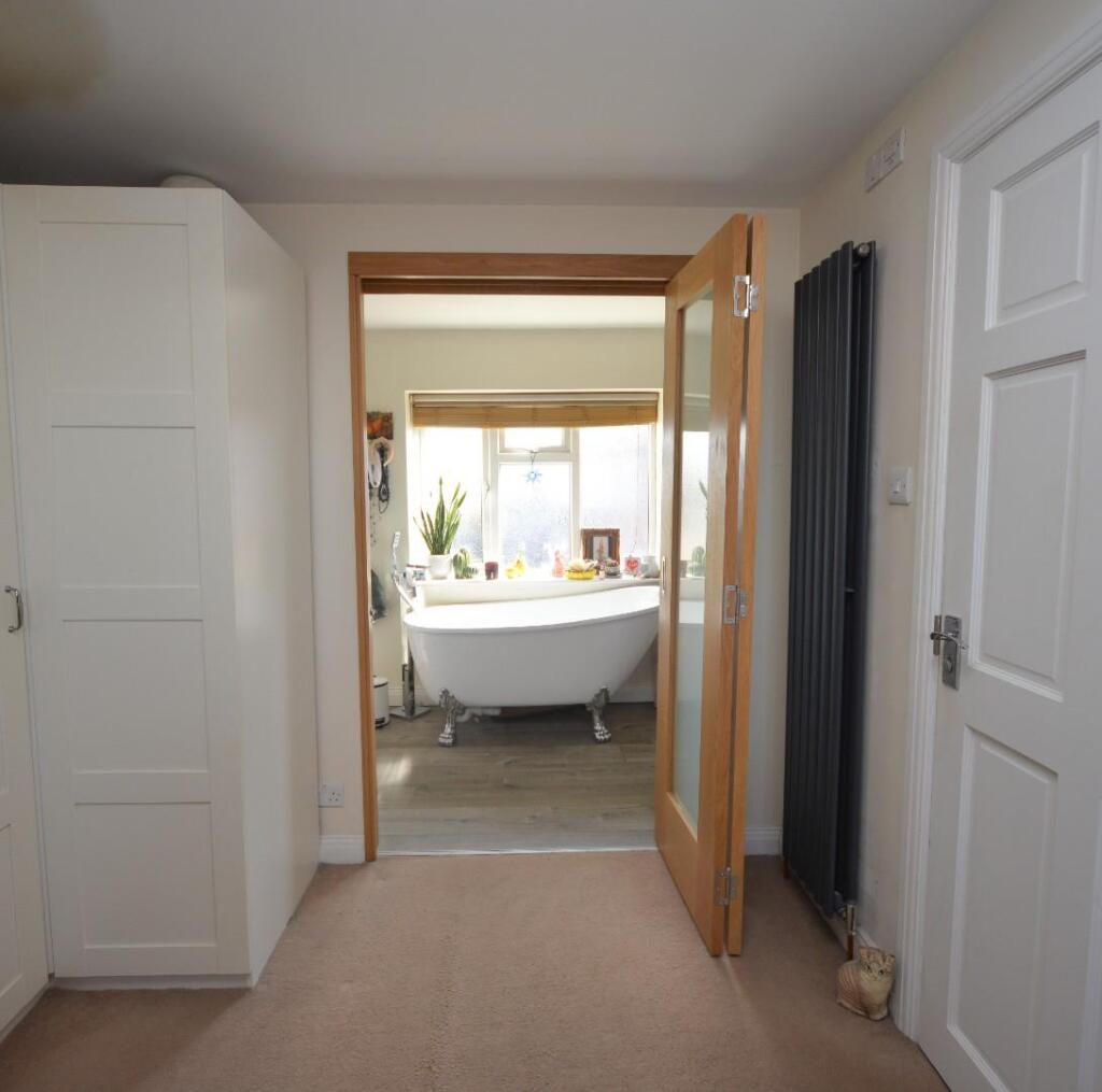 Door to en suite.jpg