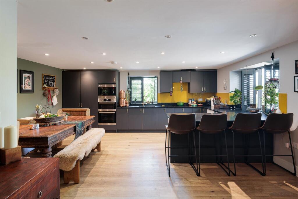 Kitchen Dining Area