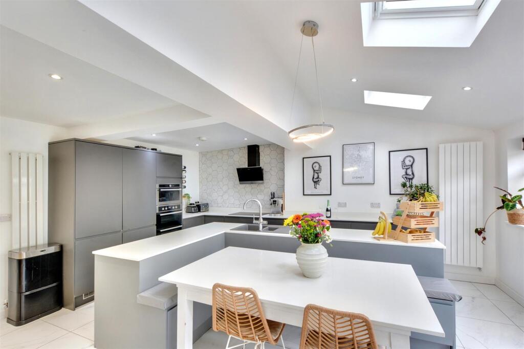 Kitchen_2.jpeg