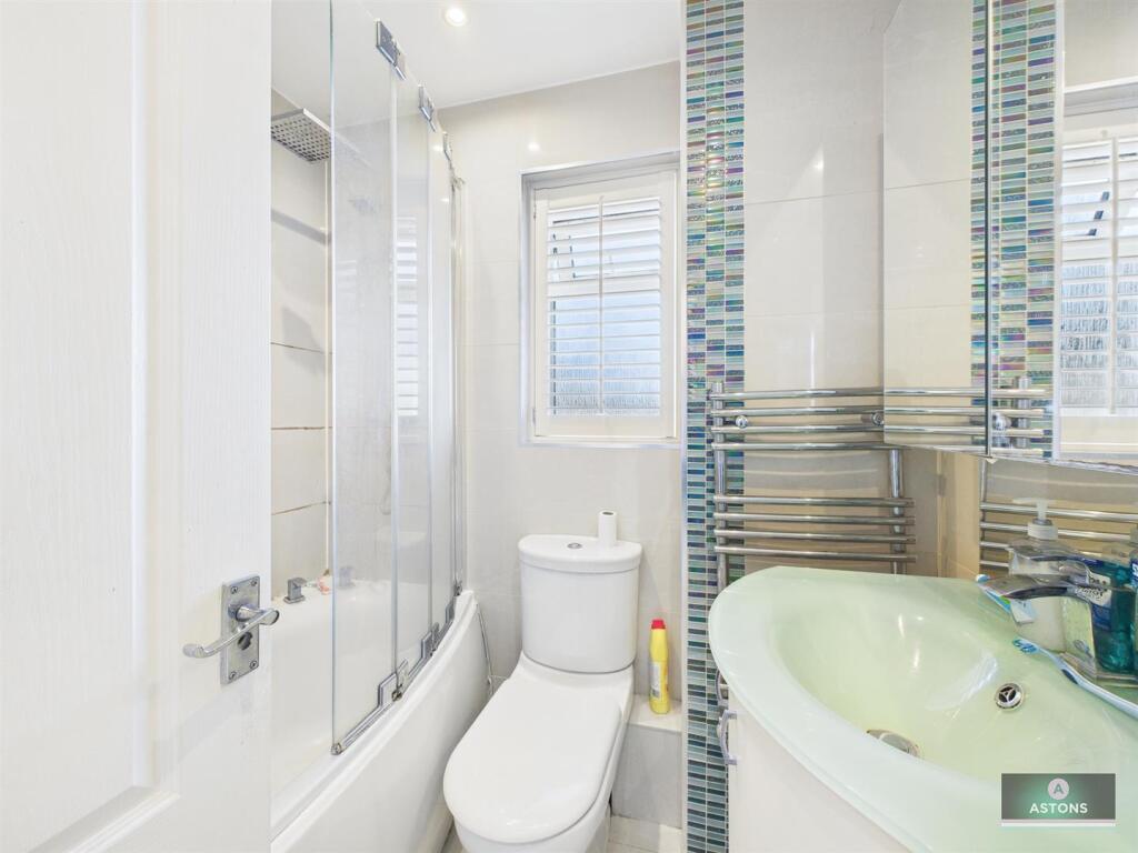 En-Suite Bathroom