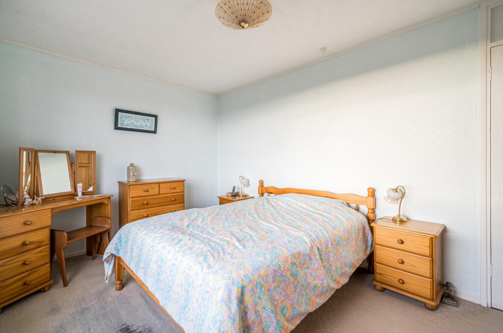 1385407-12-6926d8...