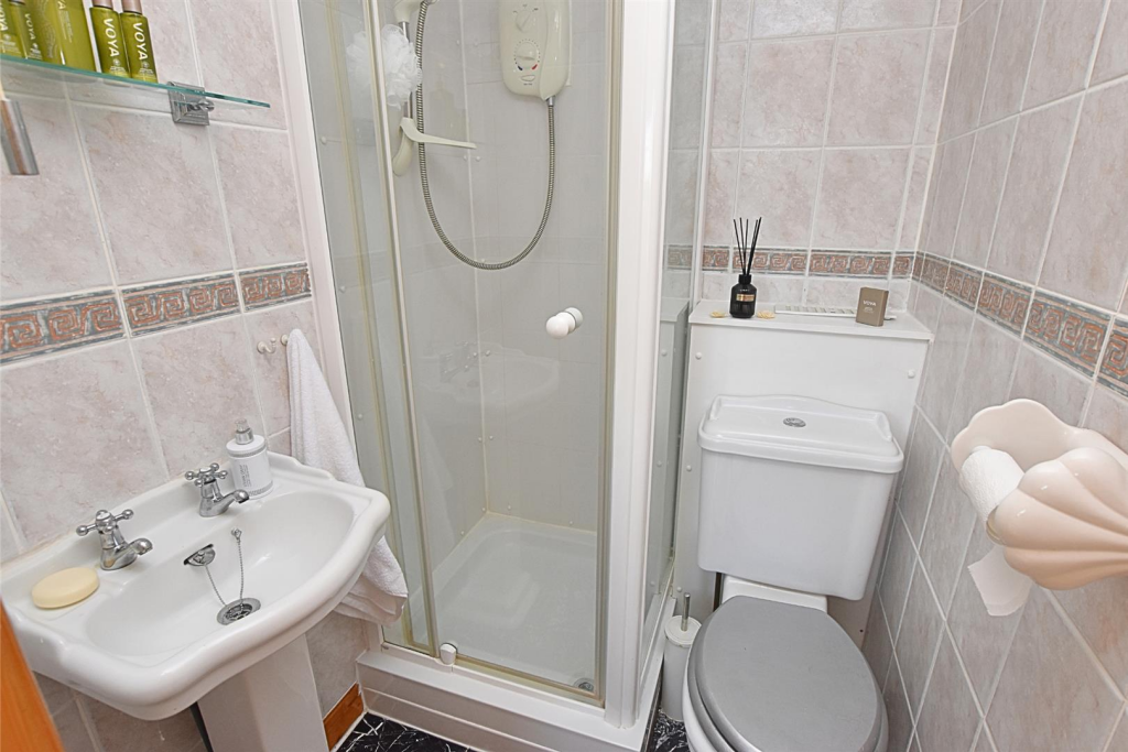 SHOWER ROOM/WC