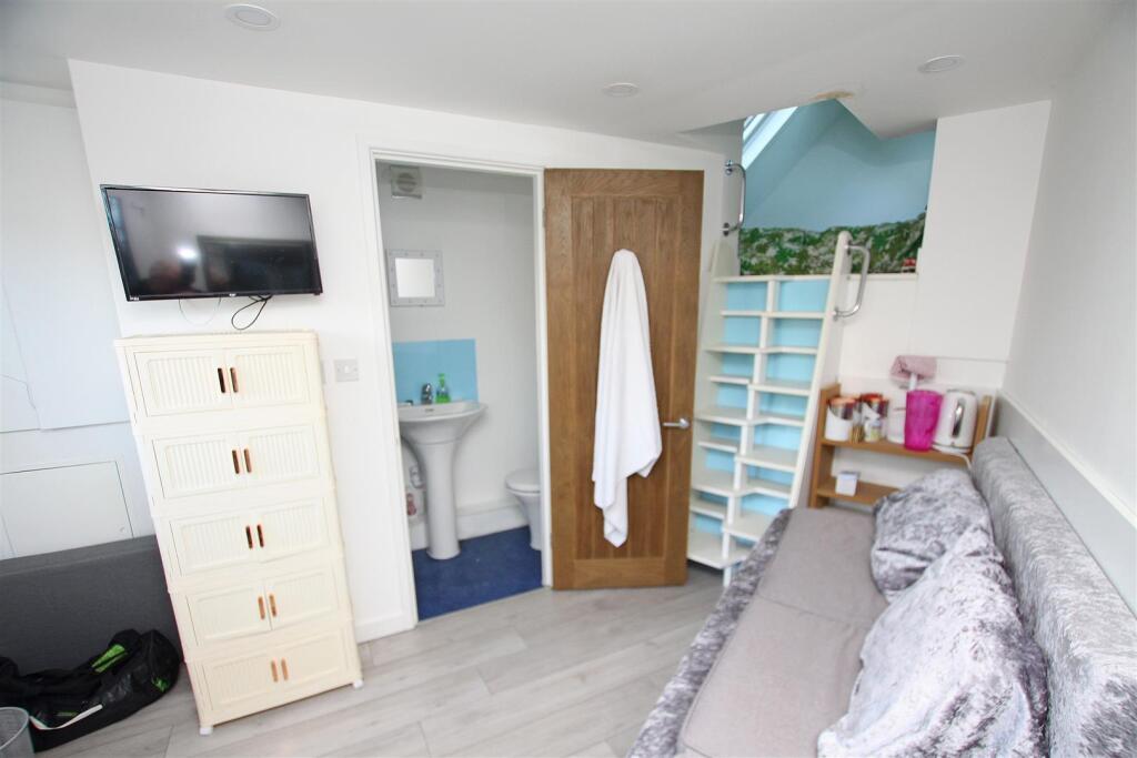 Summer house interior.jpg