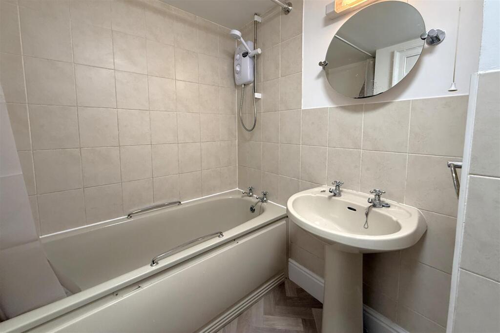 Bathroom.JPG