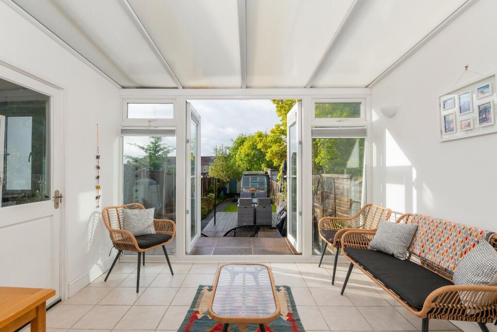 8T5RHD - Conservatory A.jpg