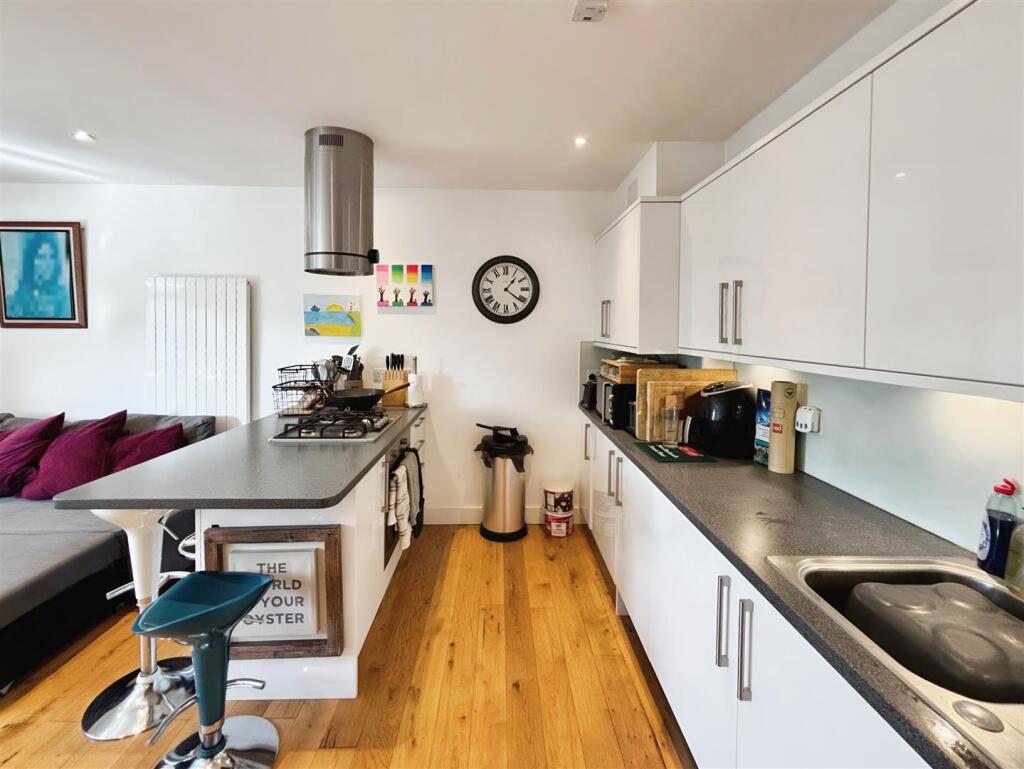 f81277c2-Kitchen 202.jpg