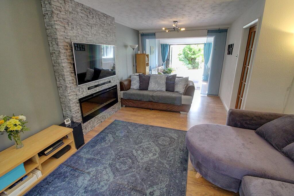 7. Lounge/Dining Room