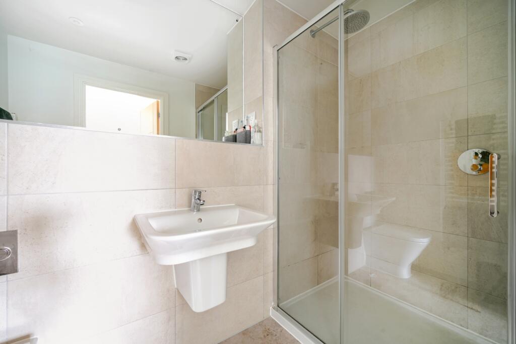 1361370-4-68dd2054e9cb6