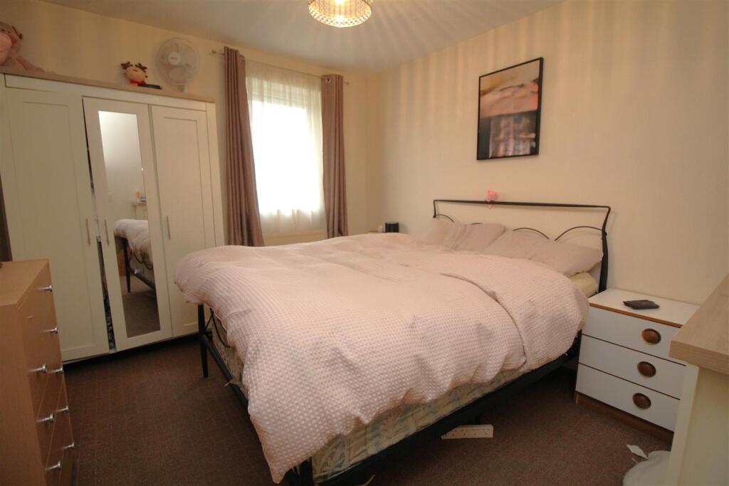 bedroom.JPG