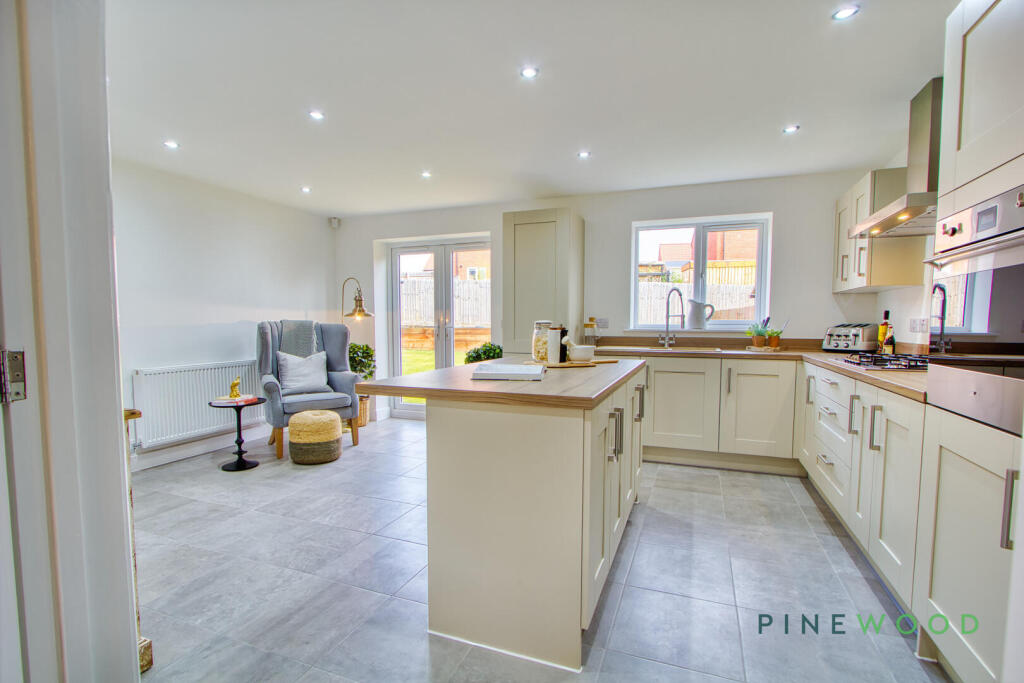 Kitchen / Breakfast Room