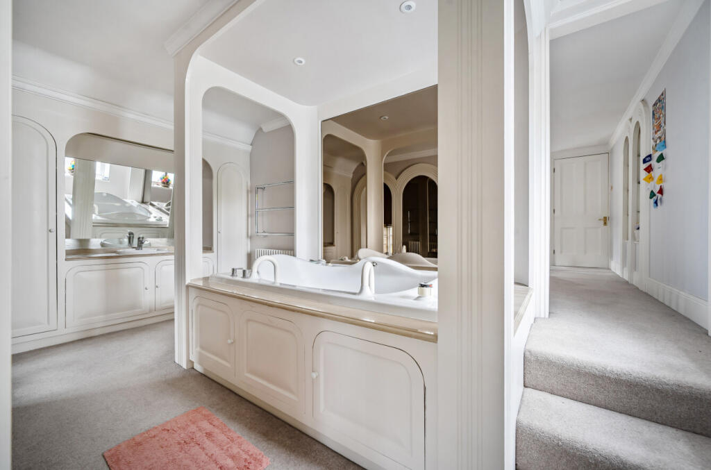 1374670-13-690e22...