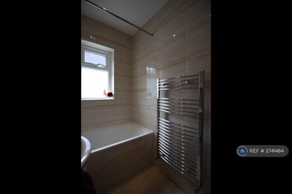 Bathroom 1st Floor 2