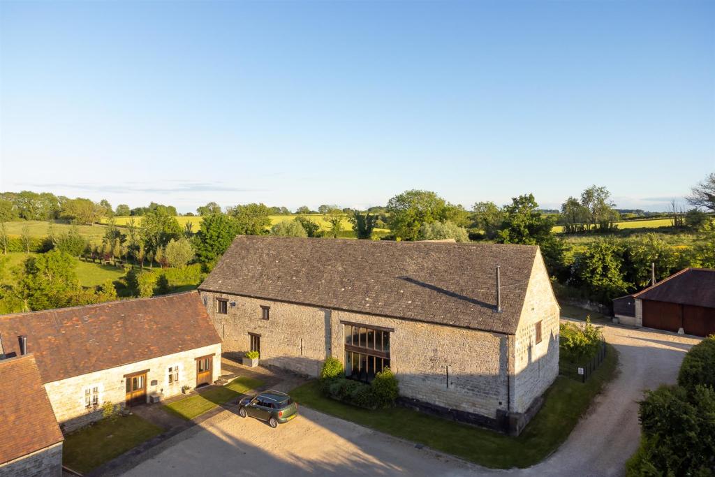 61 - Threshing Tythe Barn - GL10 3UR - Web.jpg