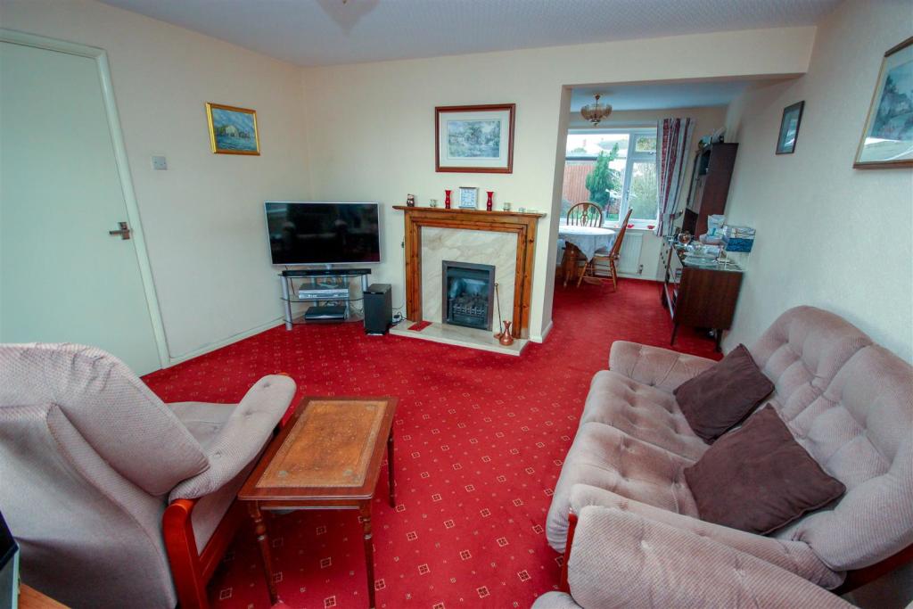 Lounge 1.jpg