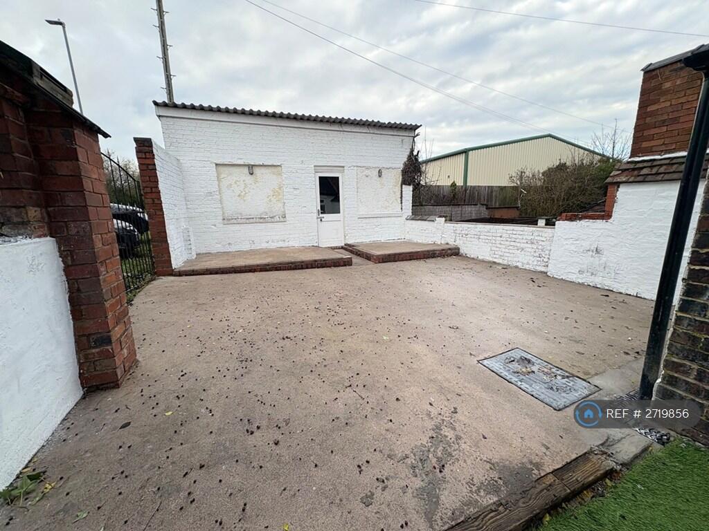 Additional Off Road Parking &amp; Side Or Garage 