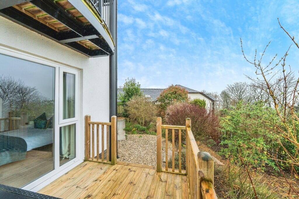 Rear Landscaped G...