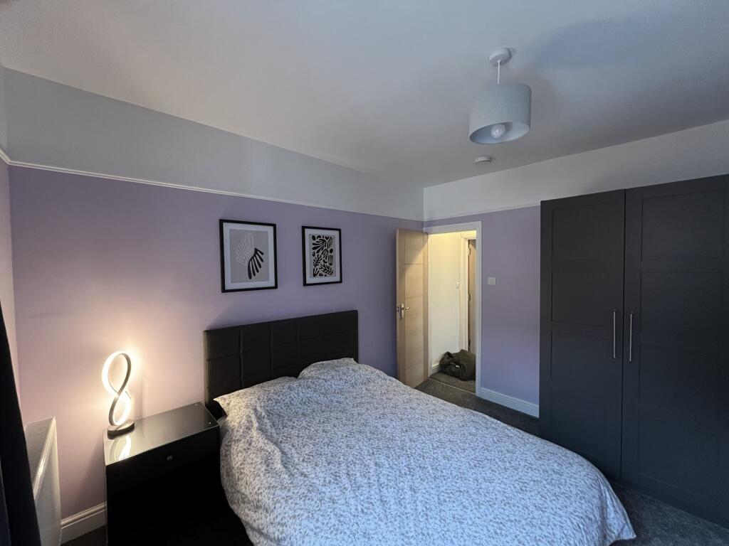 5 Victoria Terrace - Bedroom (1).jpg