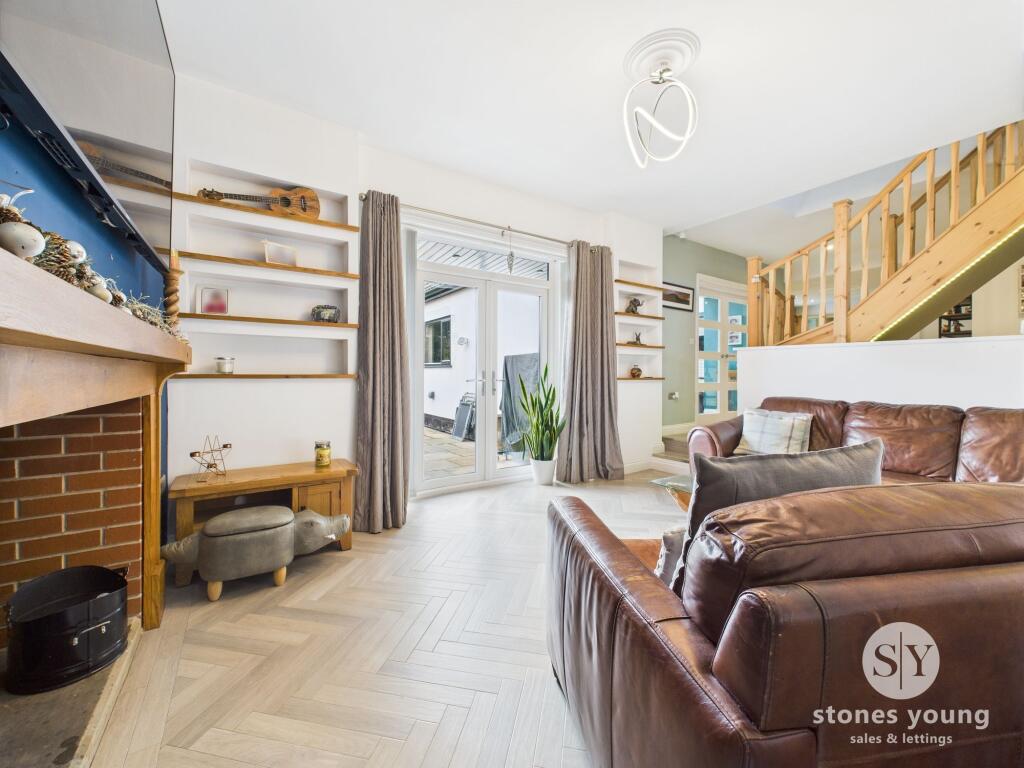 Split level lounge diner