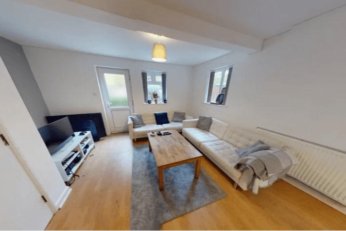 6 Bedroom semi-detached house - HMO