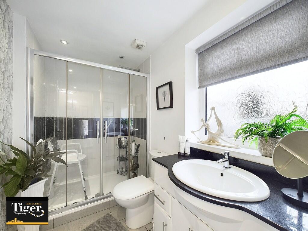 CAM02176G0-PR0484...