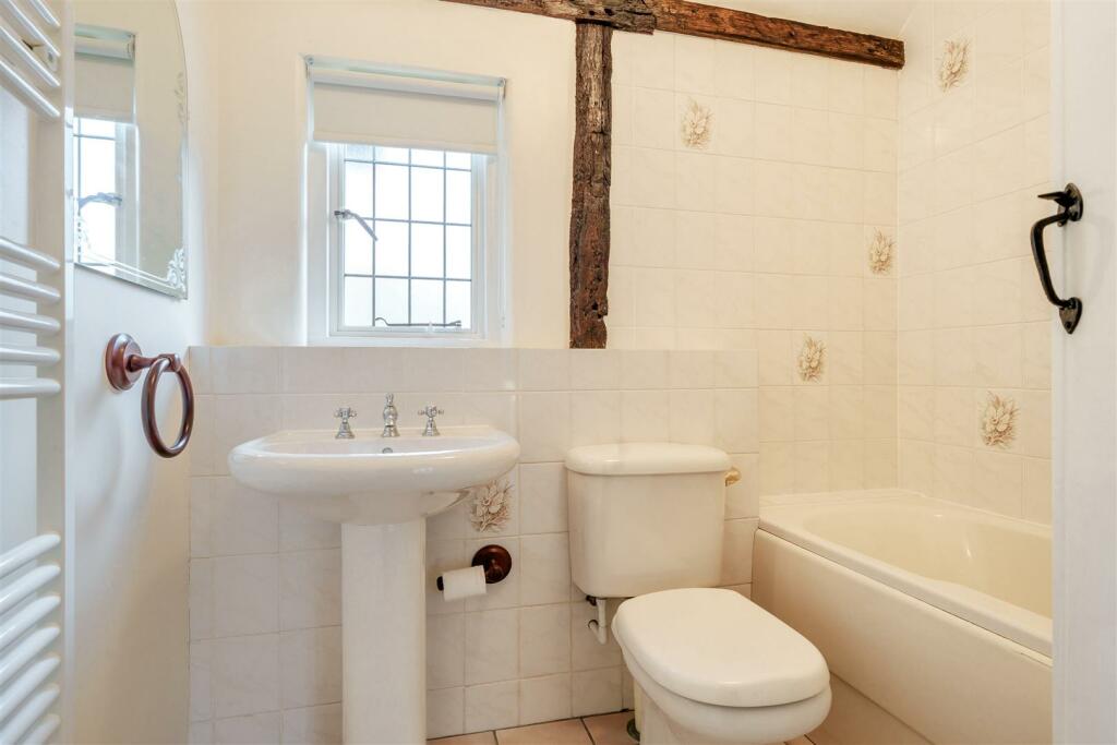 Bathroom 2.jpg