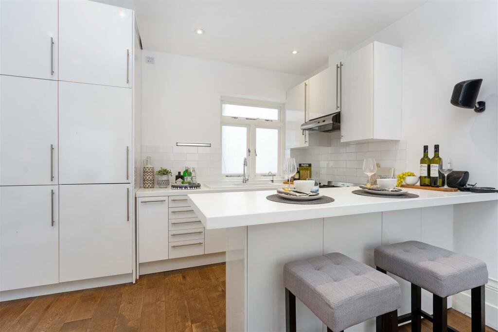 79101_Flat-2-53-Queens-Gardens-London (11).jpg