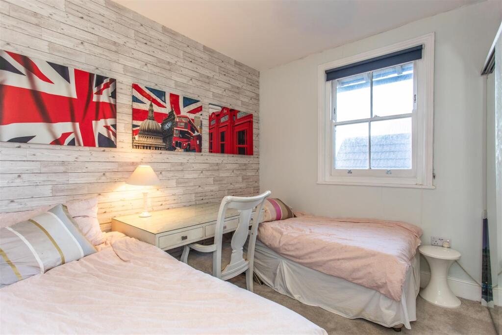 33 London Road79.jpg