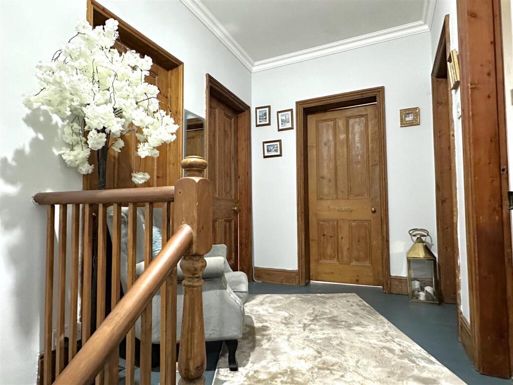 First Floor Landing 264
