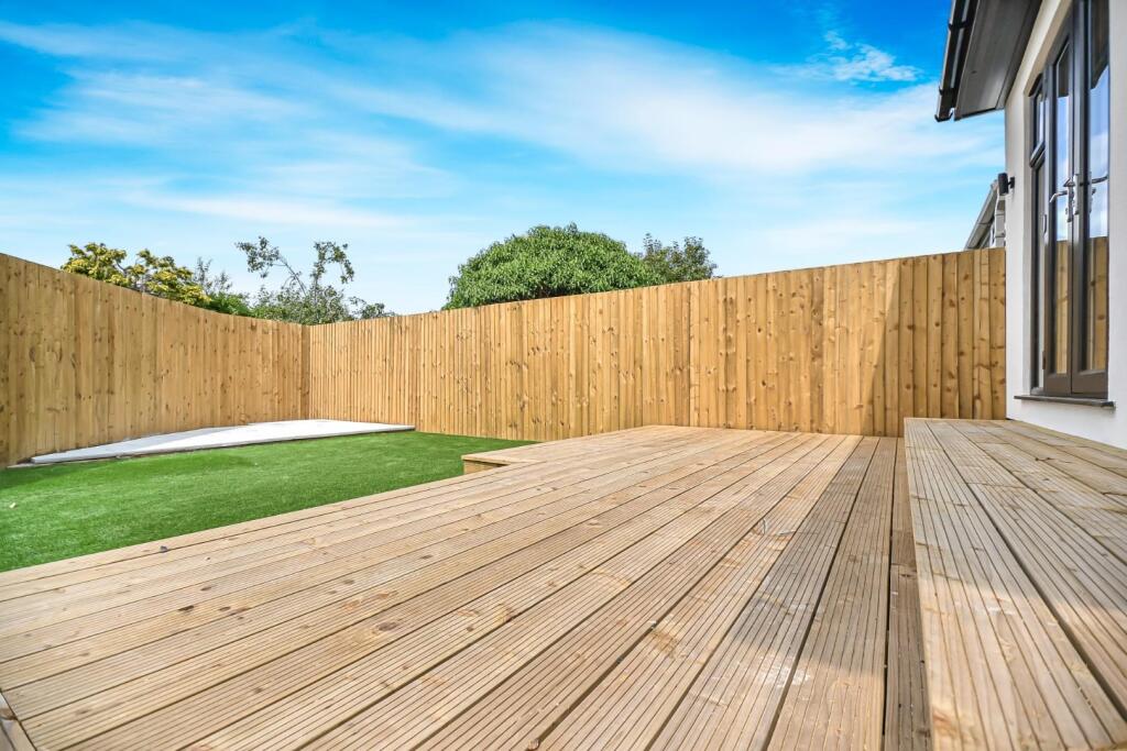 33 Ridgmont Drive Garden (3).jpg