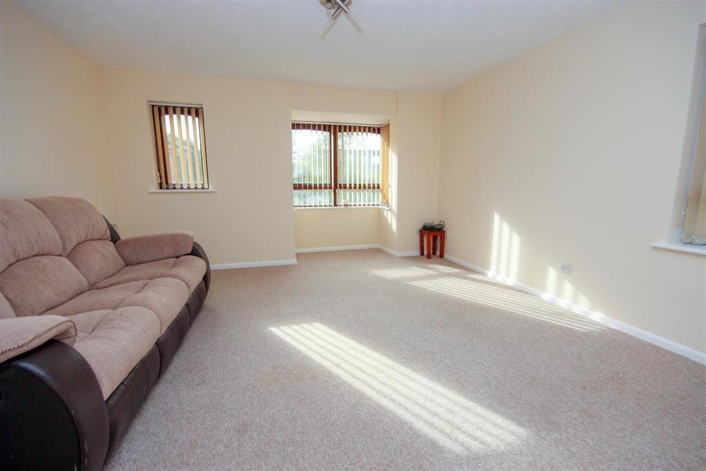 Lounge1.jpg