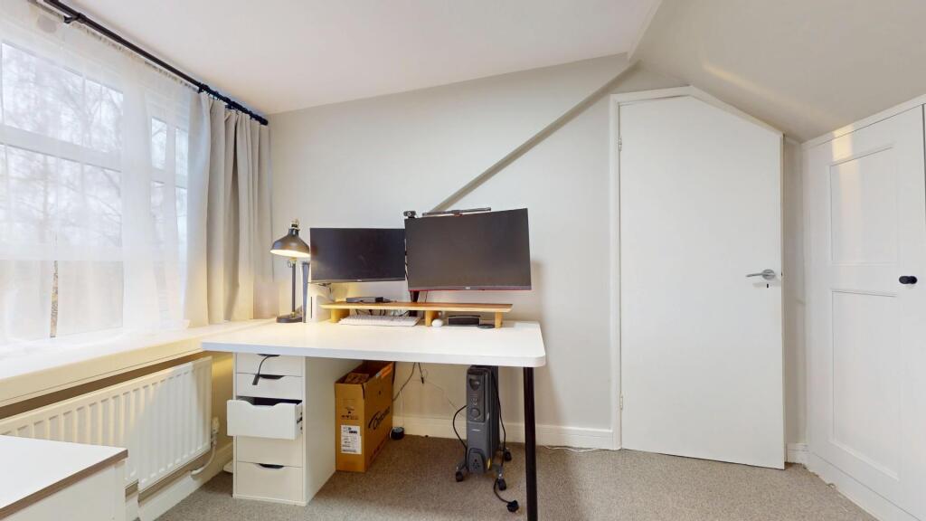 DRESSING ROOM/HOME OFFICE
