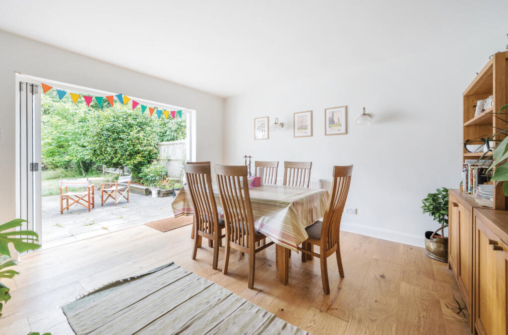 1313594-7-685bc10...