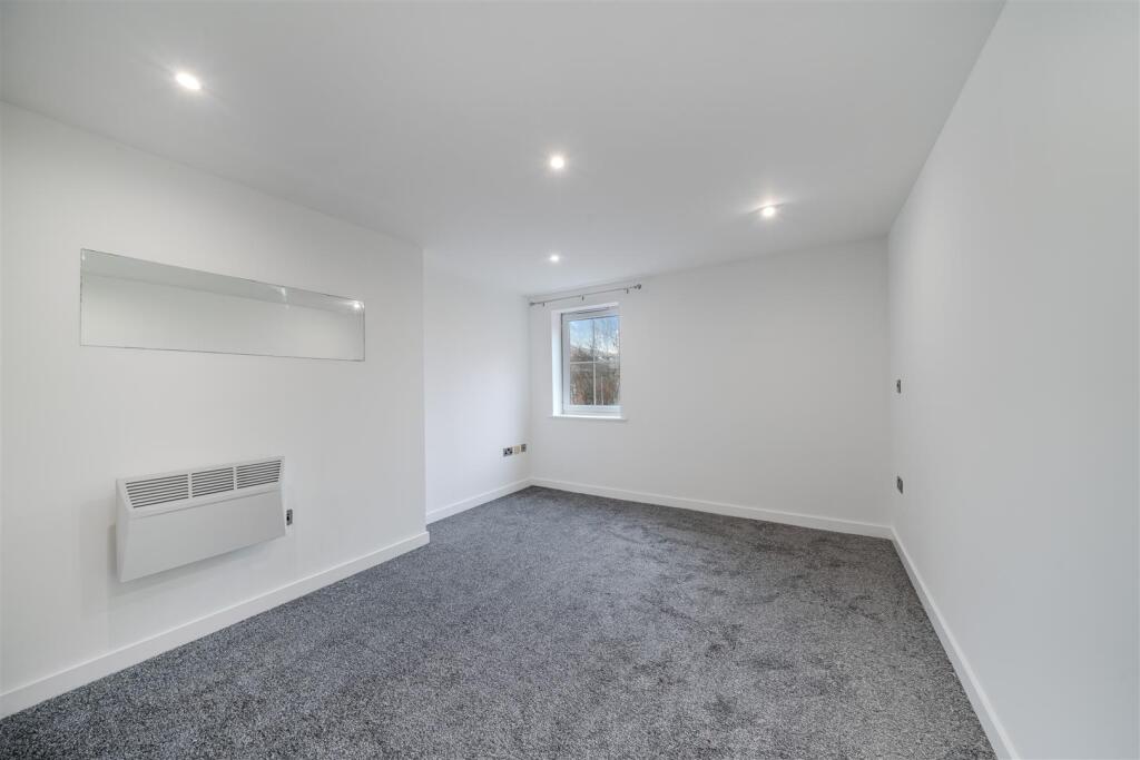 Bedroom 1-2.jpg