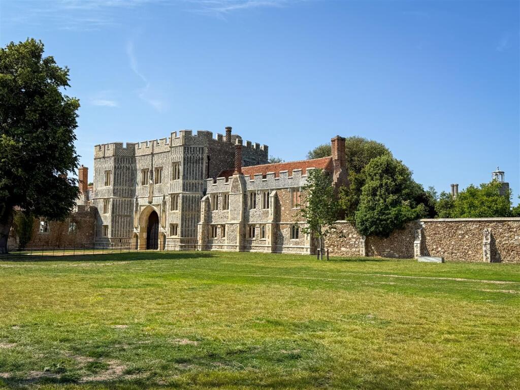 ST OSYTH PRIORY CLOSE BY