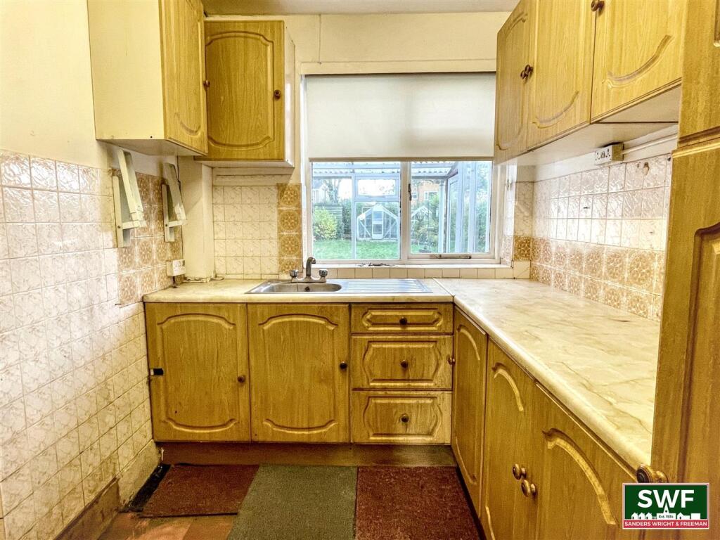 Kitchen1 .jpg
