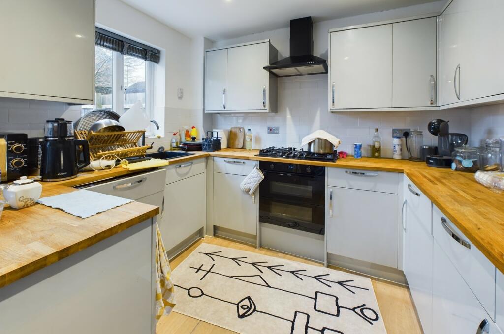 CAM02519G0-PR0194-STILL008