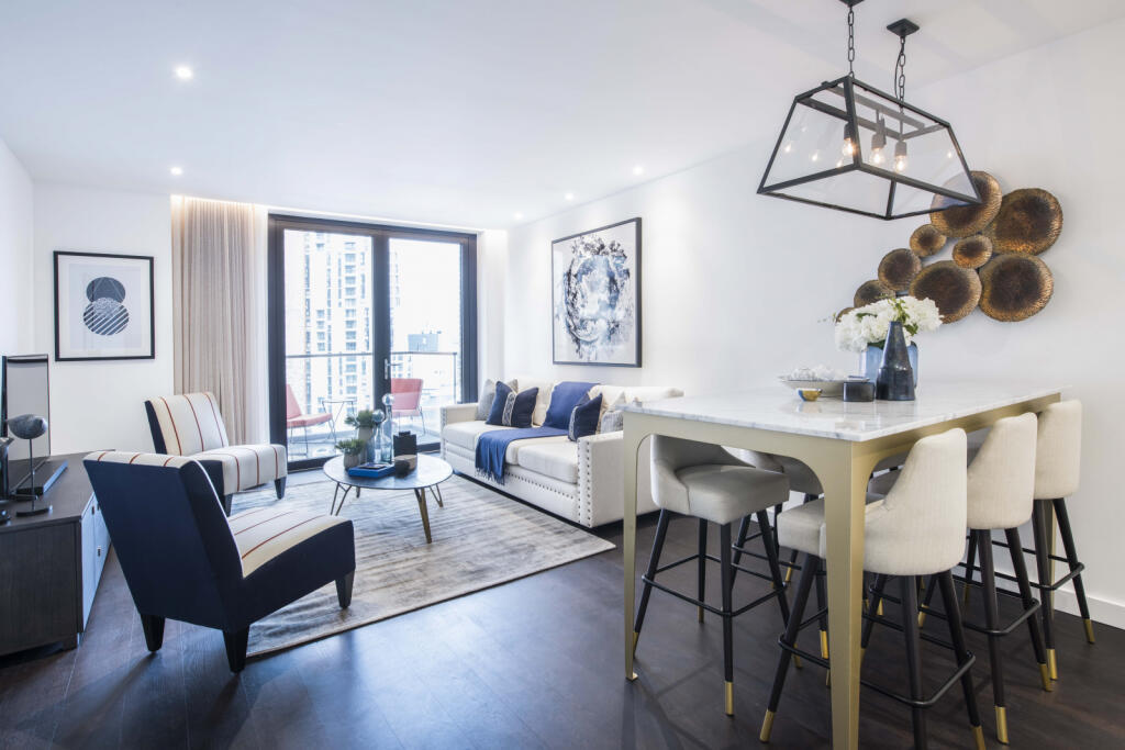 4 Charles Clowes Walk, SW11