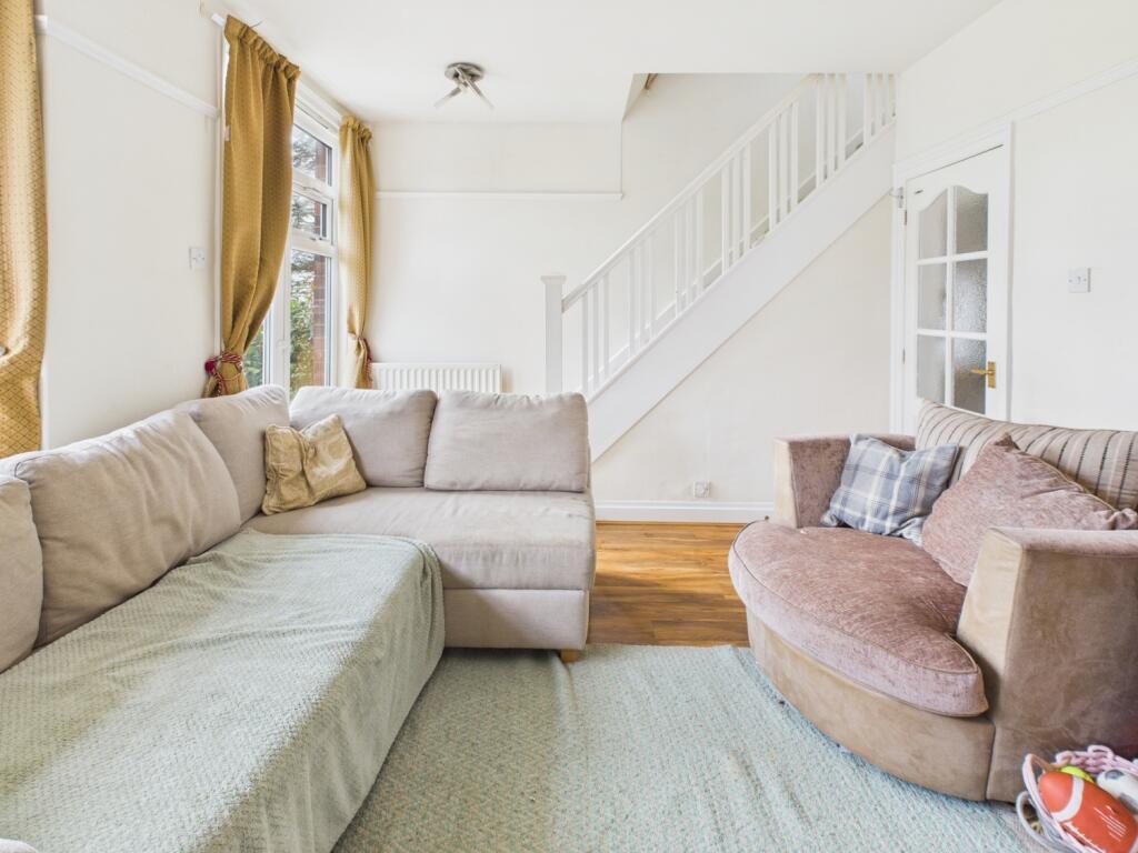 CAM04233G0-PR0035-STILL015