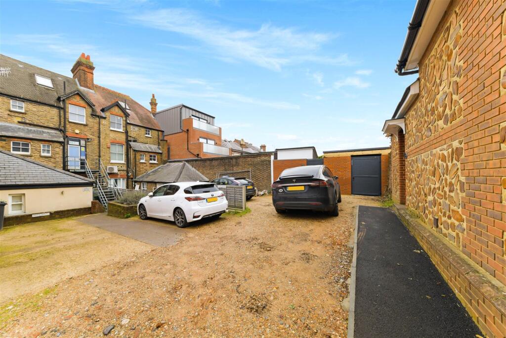 EXTERNALS ¿ HIGH STREET, 266 &amp; THE CHINES 10A-3.jp