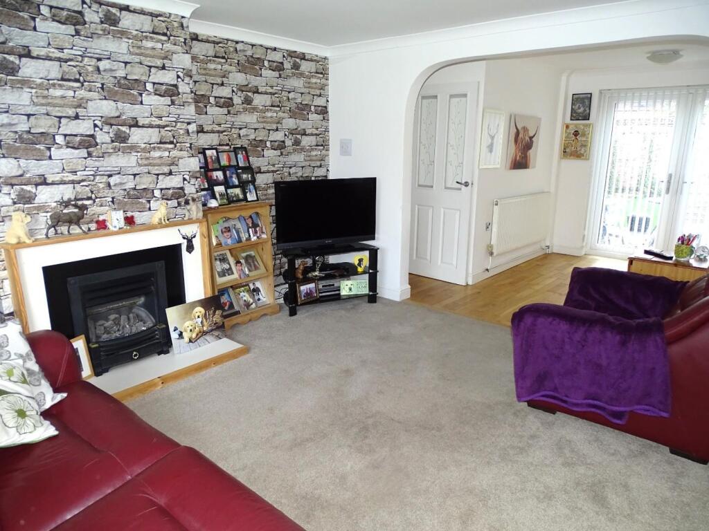 SITTING ROOM/DINING ROOM